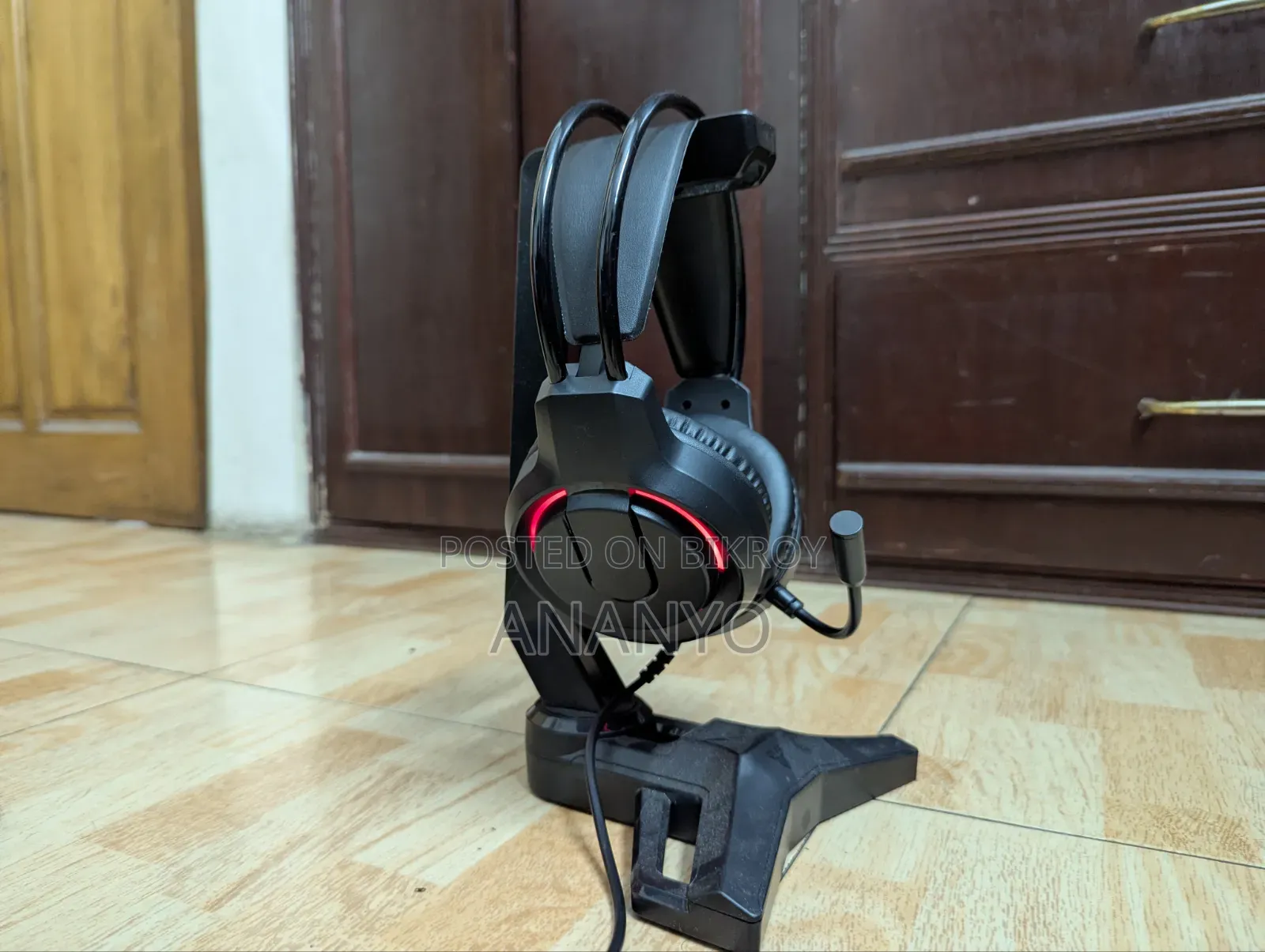 Brand-New Condition Headphone, Keyboard and Headphone Stand