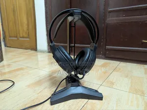 Brand-New Condition Headphone, Keyboard and Headphone Stand