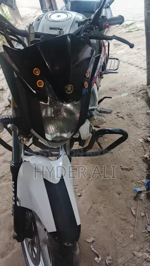 ইয়ামাহা এফজেড ২০১৬ কালো