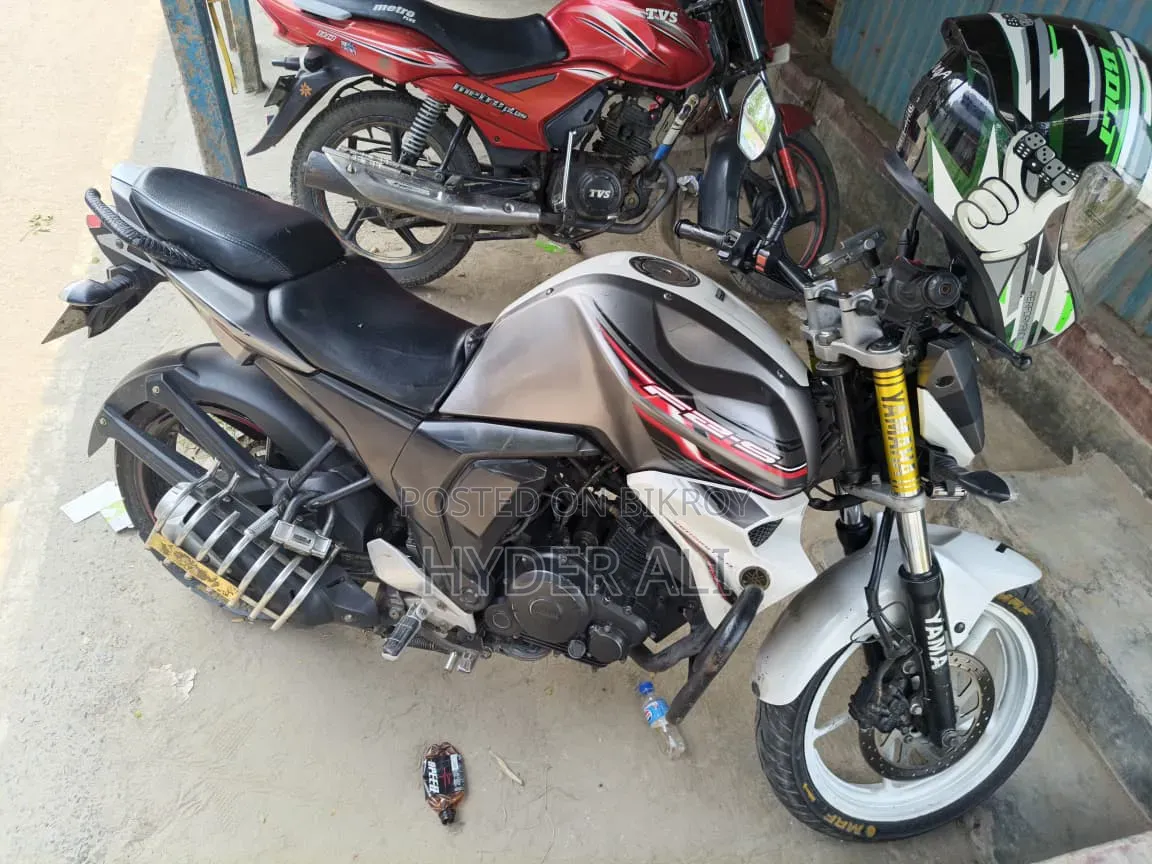 ইয়ামাহা এফজেড ২০১৬ কালো