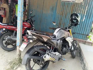 ইয়ামাহা এফজেড ২০১৬ কালো