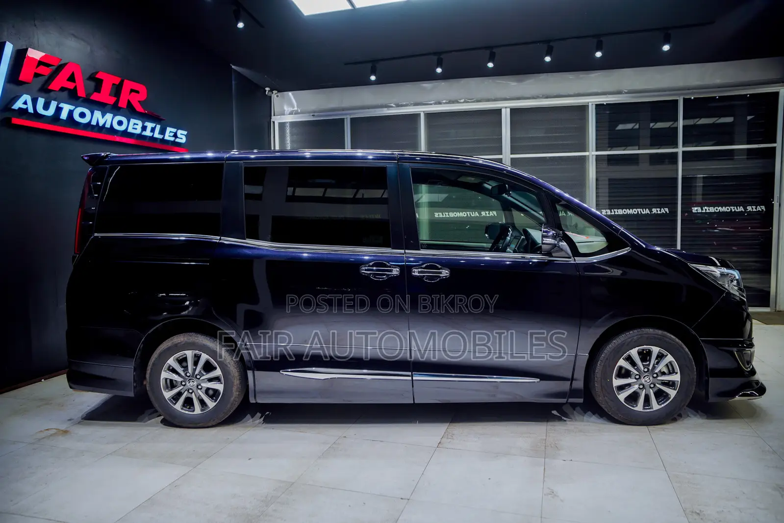 Toyota Esquire 2.0 All Wheel Drive (7 seater) 2021 Black
