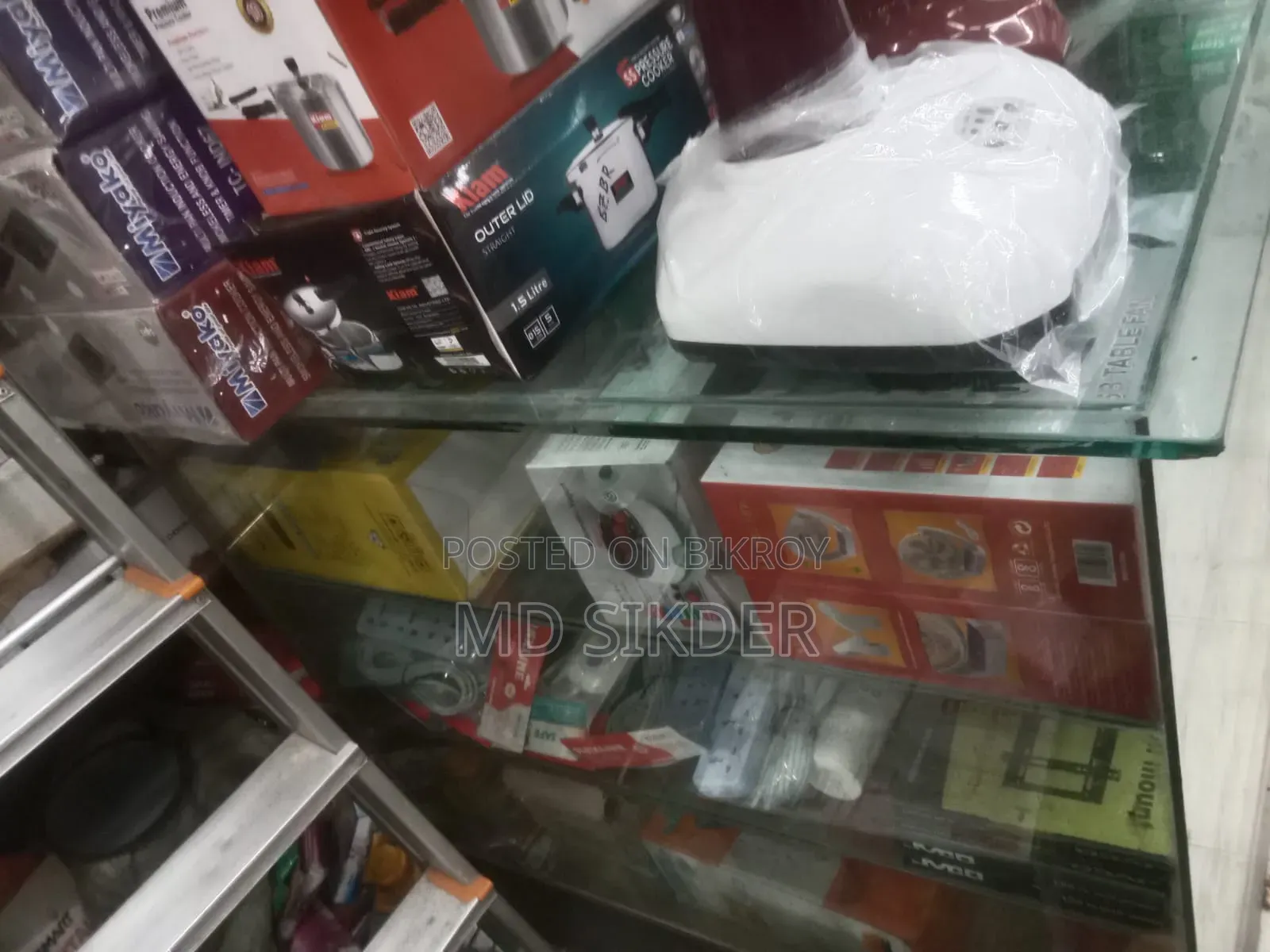 Glass counter for shop in new condition