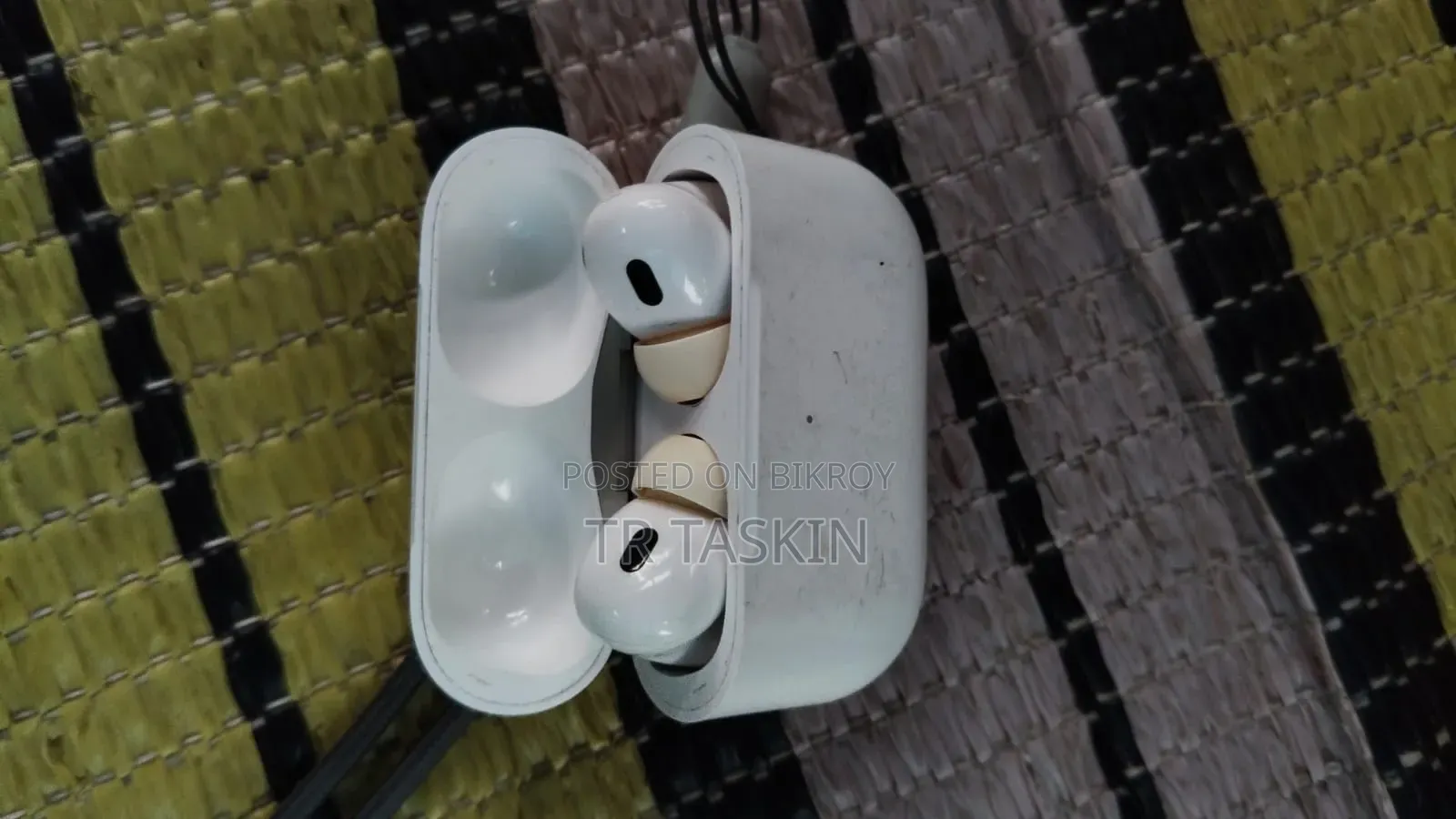 Apple Airpods (2nd Gen) Good Product So Price is High