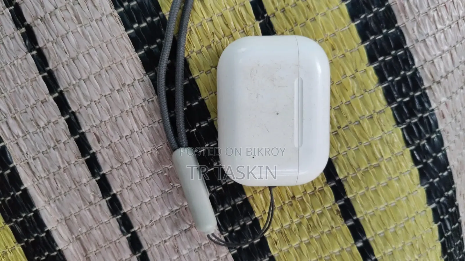 Apple Airpods (2nd Gen) Good Product So Price is High