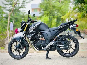ইয়ামাহা এফজেড ২০২৪ কালো