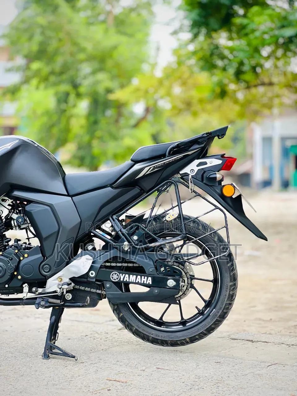 ইয়ামাহা এফজেড ২০২৪ কালো