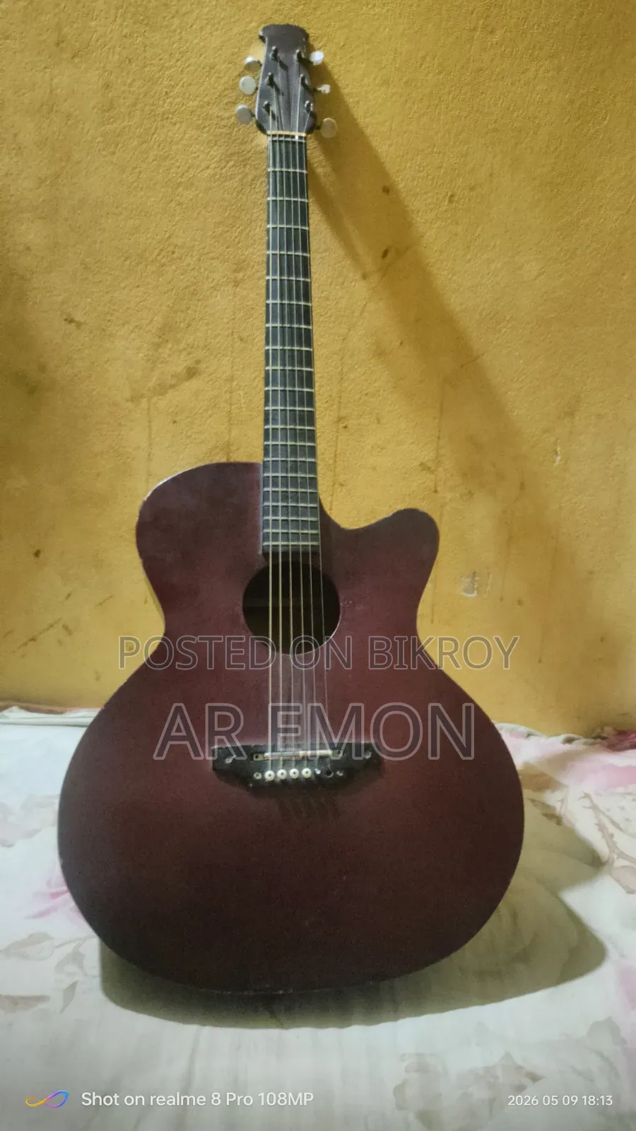 গিটার বিক্রি হবে