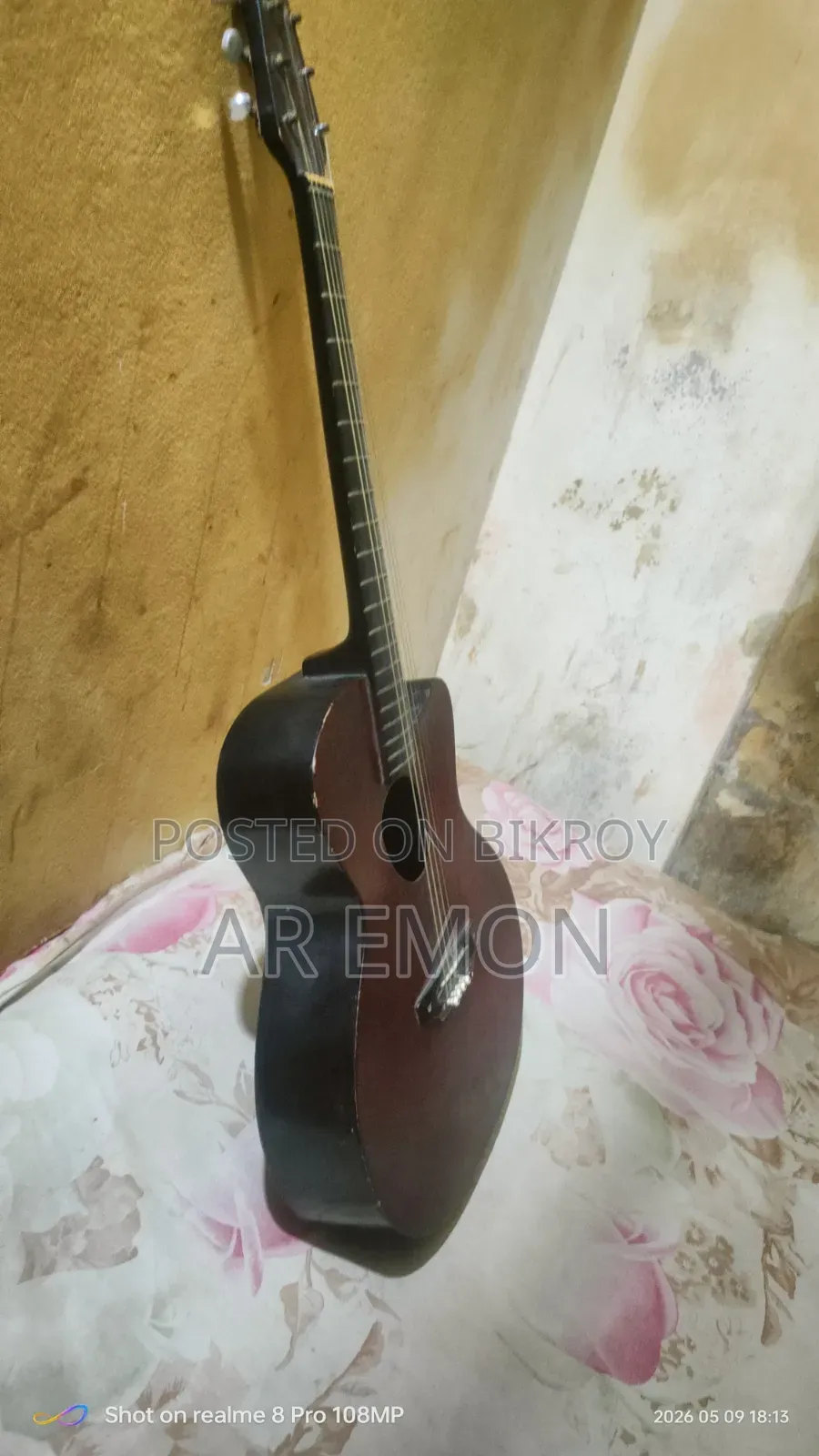 গিটার বিক্রি হবে
