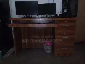 কম্পিউটার টেবিল