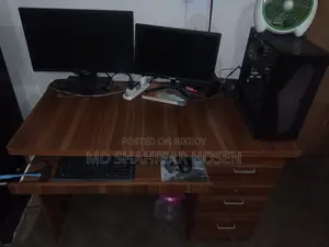 কম্পিউটার টেবিল