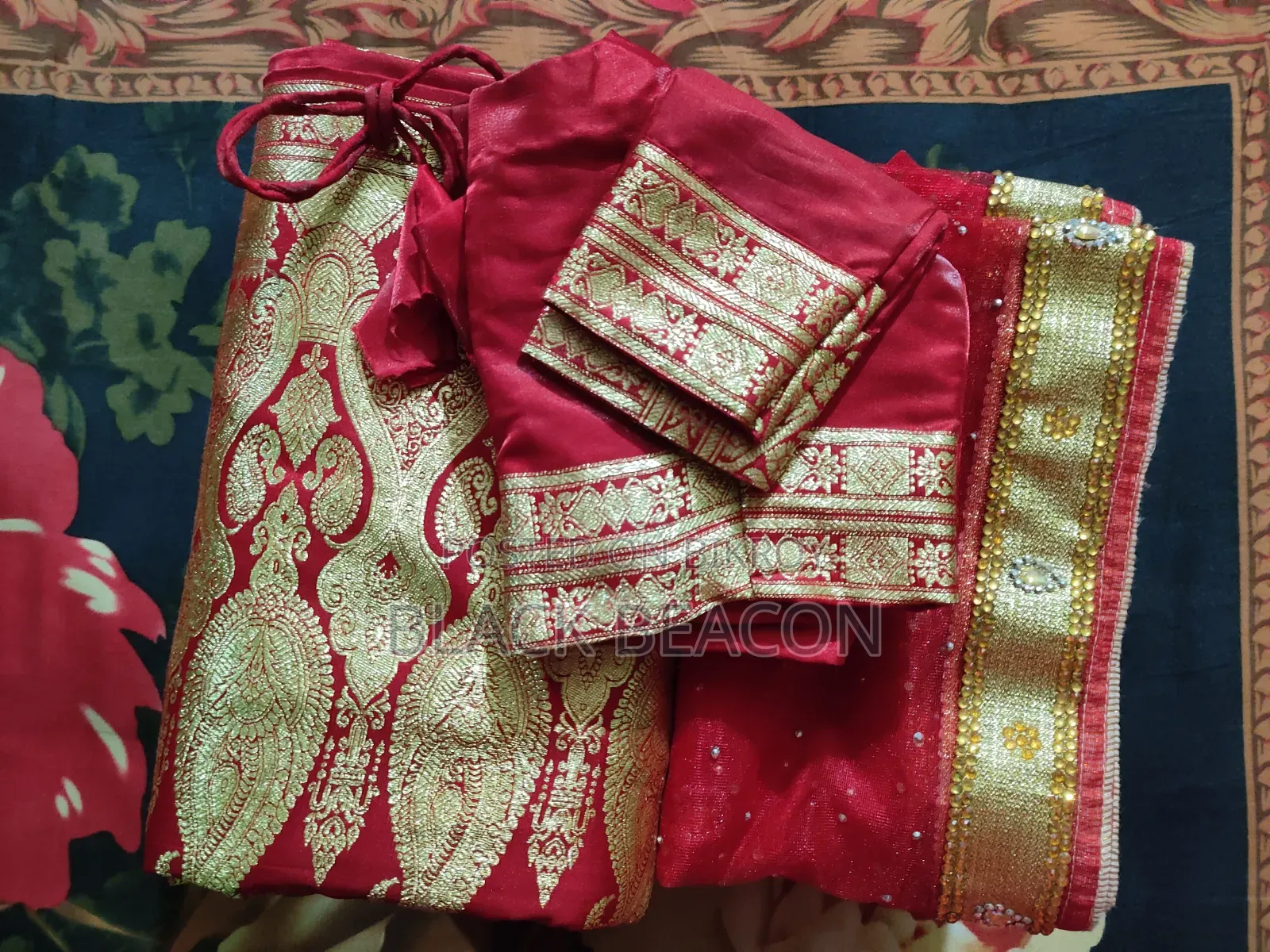 কাতান বেনারসি শাড়ি সাথে ব্লাউজ এবং ওড়না