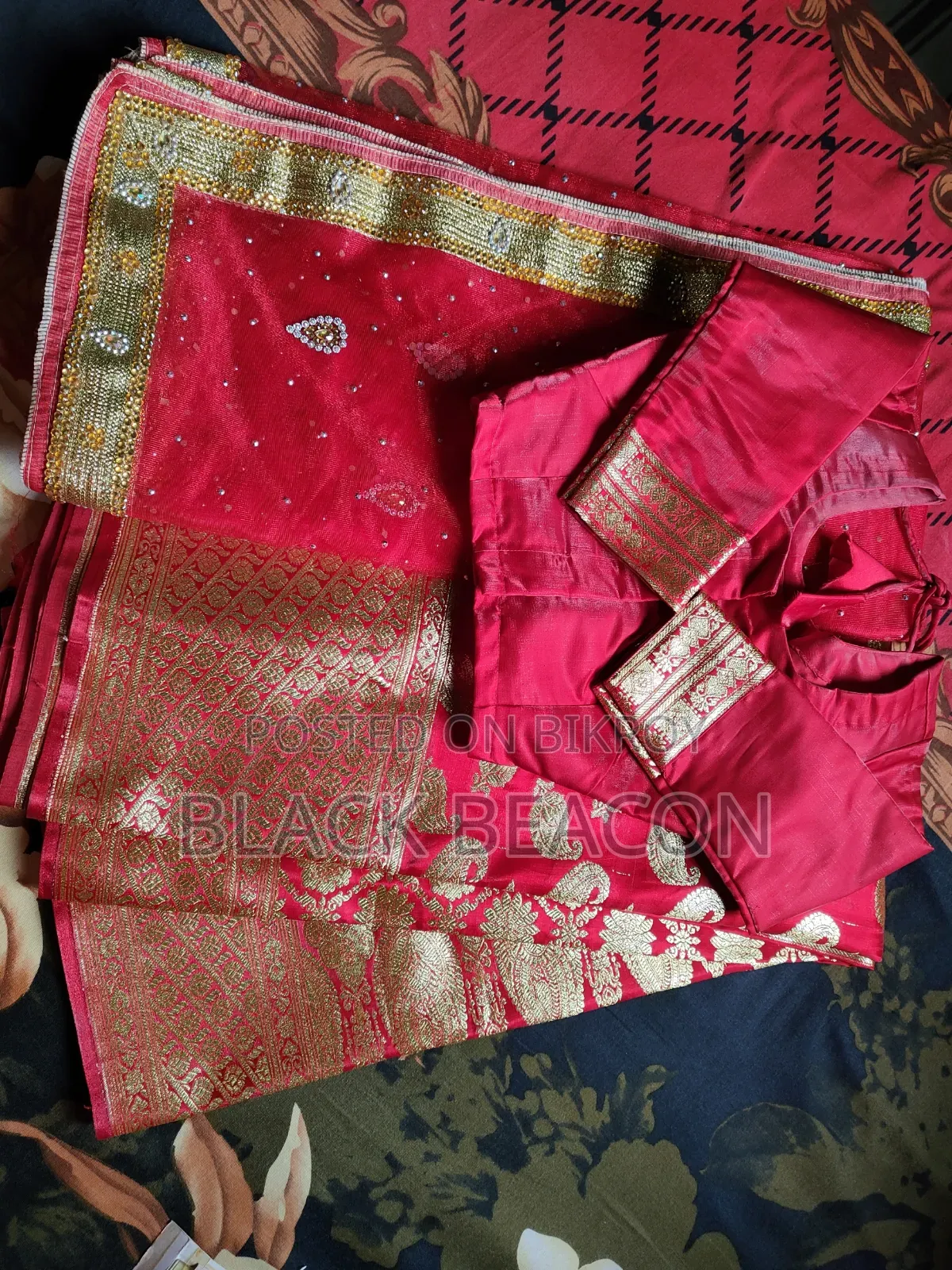 কাতান বেনারসি শাড়ি সাথে ব্লাউজ এবং ওড়না
