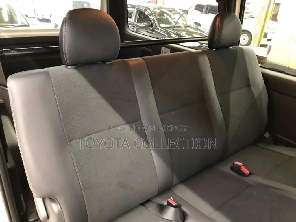 Toyota HiAce 2021