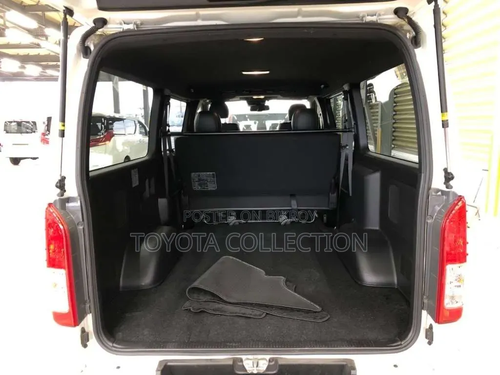 Toyota HiAce 2021