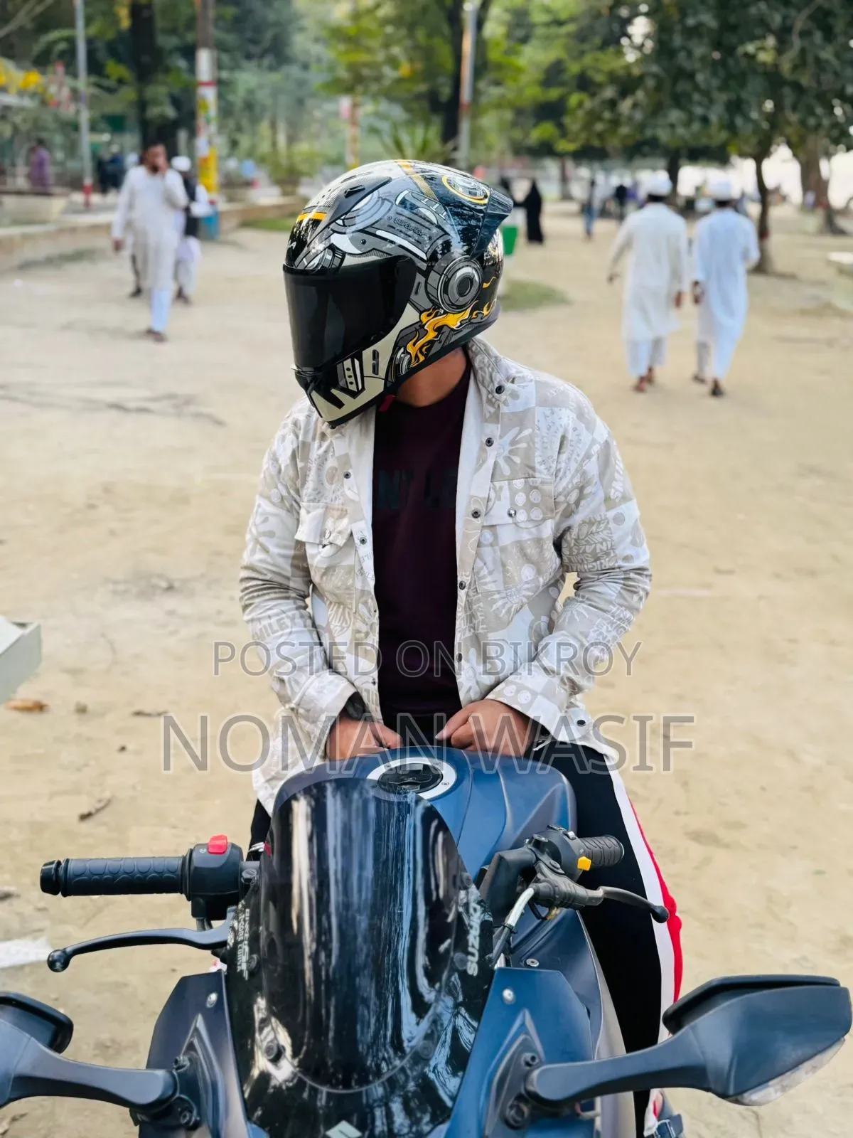 বাইকের হেলমেট