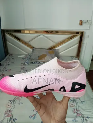 Niteaz Football Turf Shoes – Pink/White – Excellent Condition