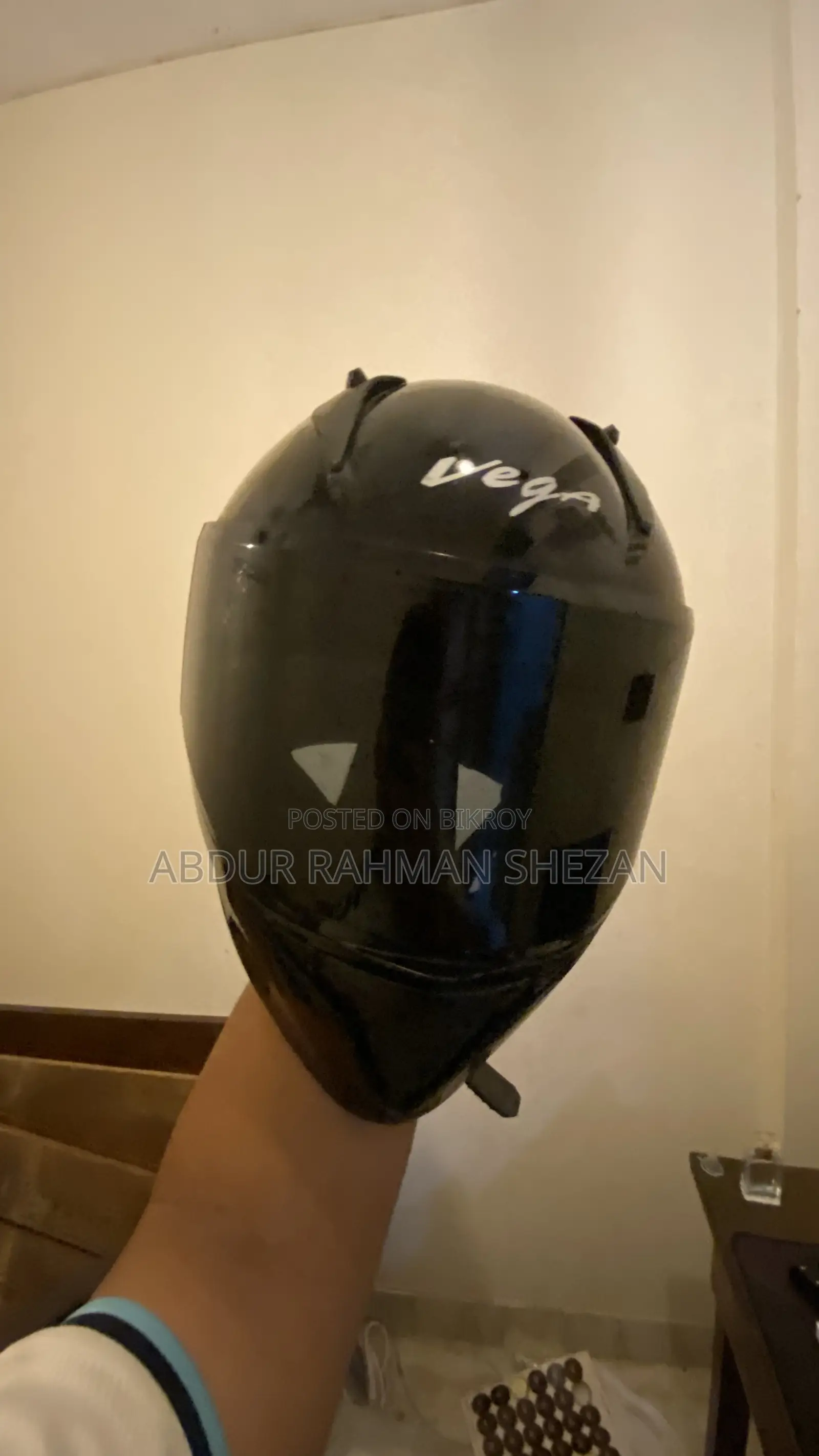ভেগা ব্ল্যাক গ্লসি হেলমেট