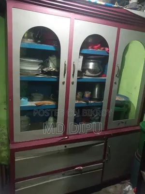এই শোকেসটি বিক্রি হবে