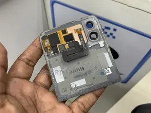 Samsung Galaxy Z Flip 4 Front / Small Display