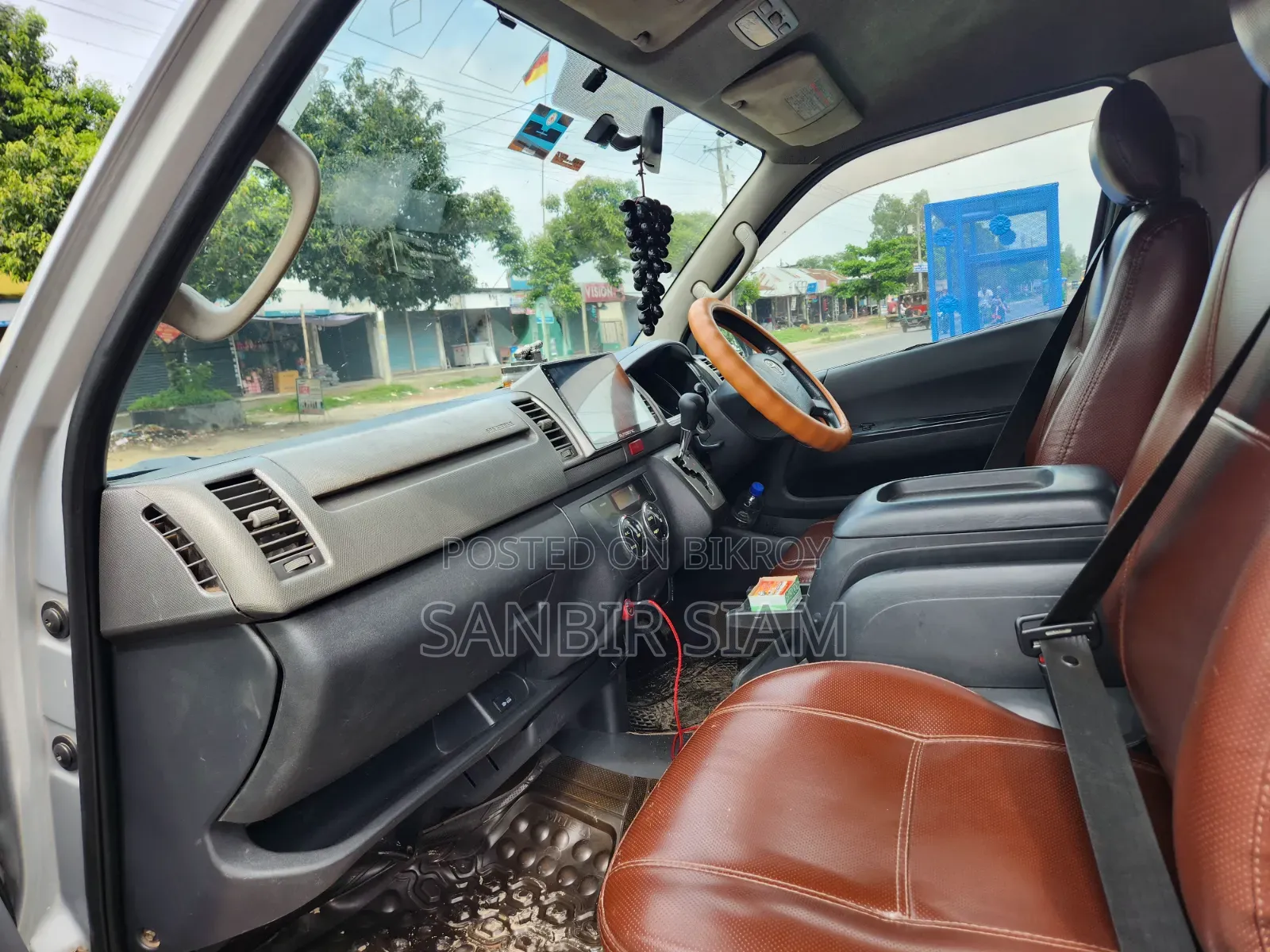 Toyota HiAce 2011 Grey
