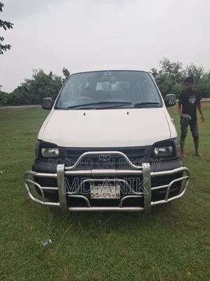 Toyota HiAce 2006 White