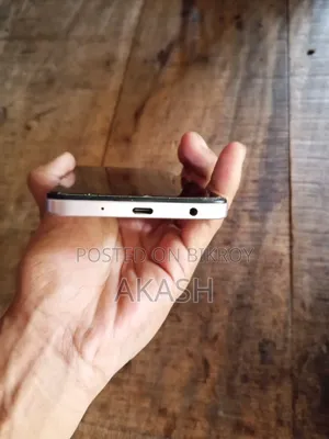 Vivo Y04 128 GB Gold