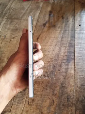 Vivo Y04 128 GB Gold
