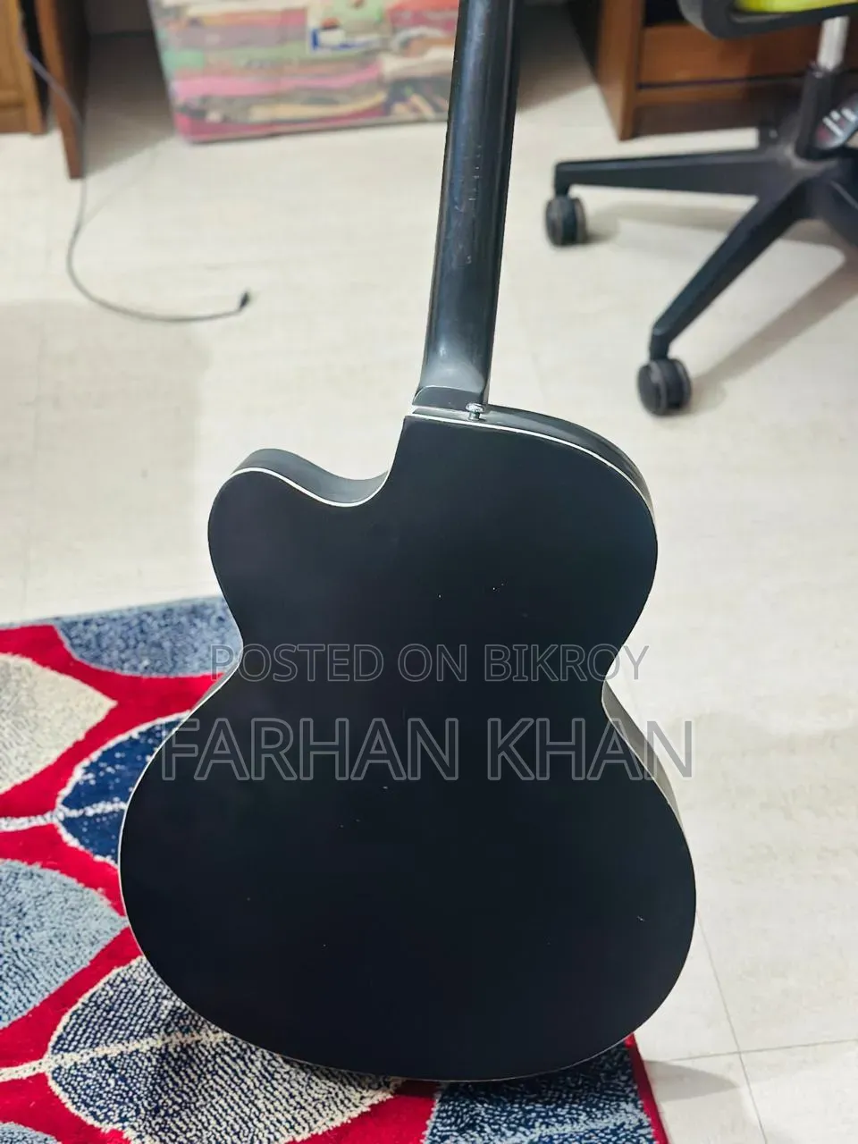 সিগনেচার অ্যাকোস্টিক গিটার