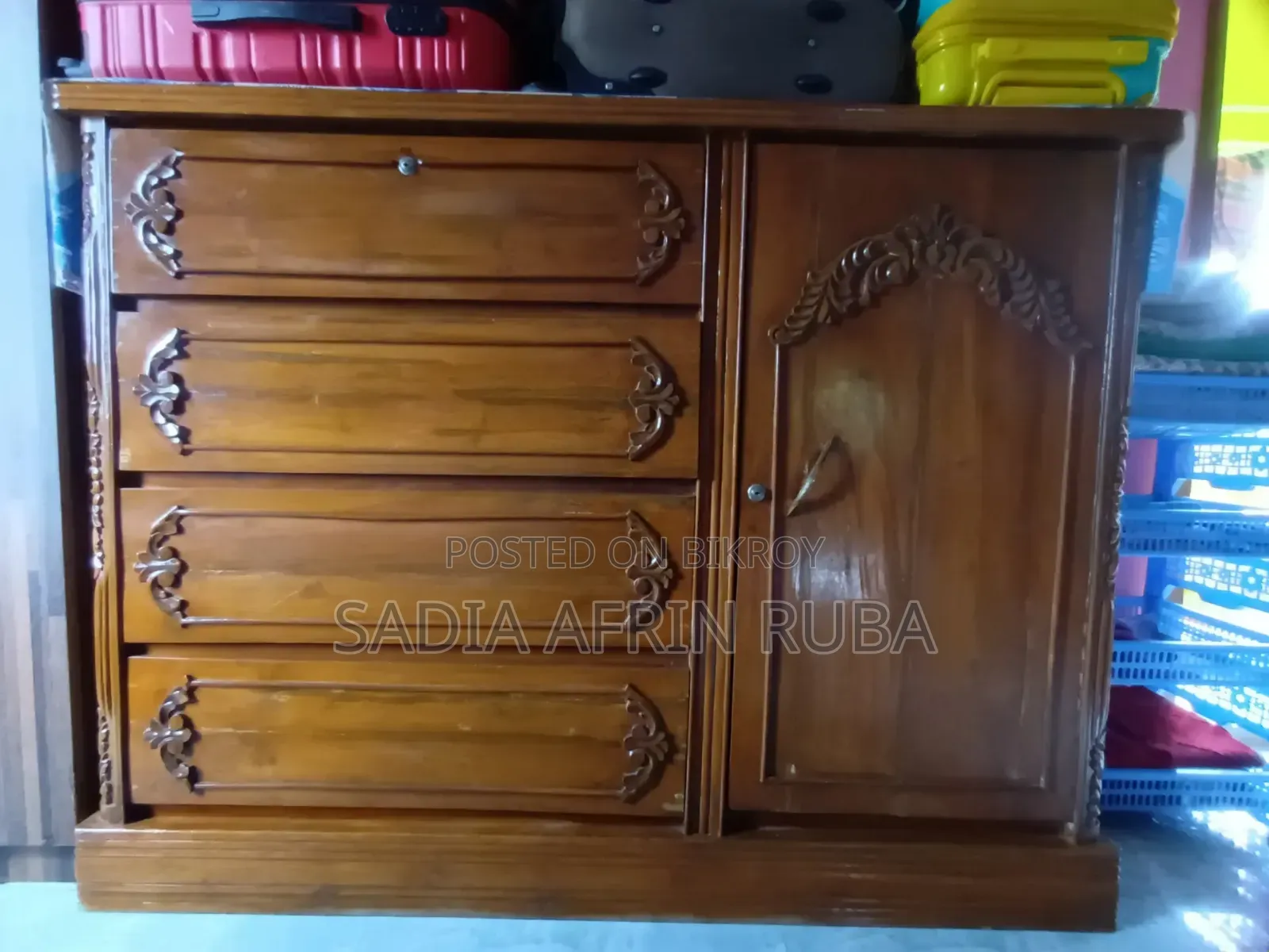 Selling Used Wardrobe for a Reasonable Price