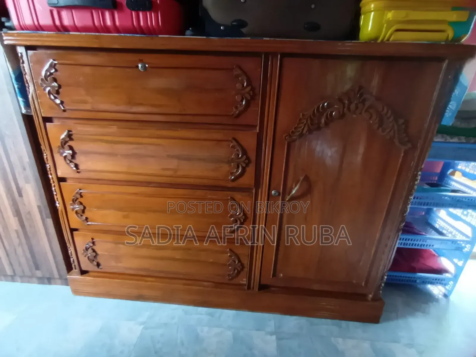 Selling Used Wardrobe for a Reasonable Price