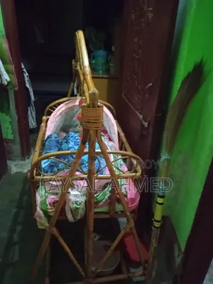 বেতের দোলনা