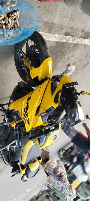 Hero Karizma XMR 210 2025 Yellow