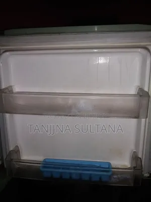 আমার ব্যবহৃত এলজি সম্পূন ভালো একটি ফ্রিজ বিক্রয় করব