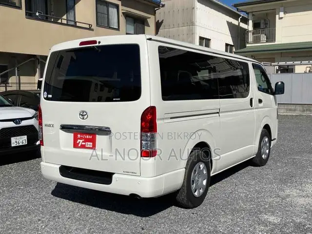 Toyota HiAce 2021 White