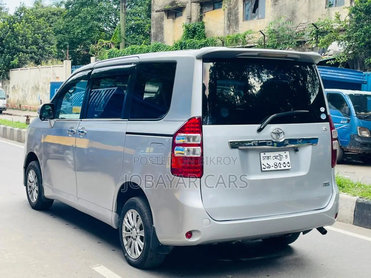 নতুন টয়োটা নোহা ২০১২ সিলভার
