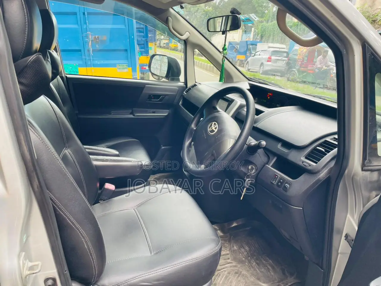 নতুন টয়োটা নোহা ২০১২ সিলভার