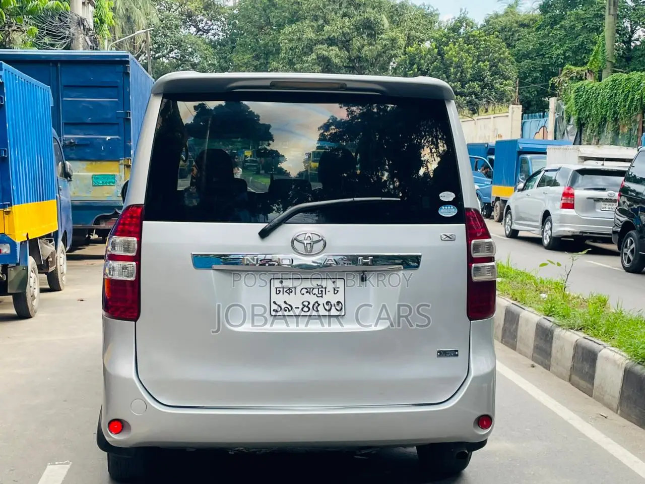 নতুন টয়োটা নোহা ২০১২ সিলভার