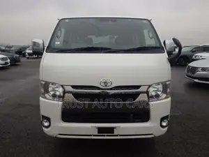 Toyota HiAce 2021