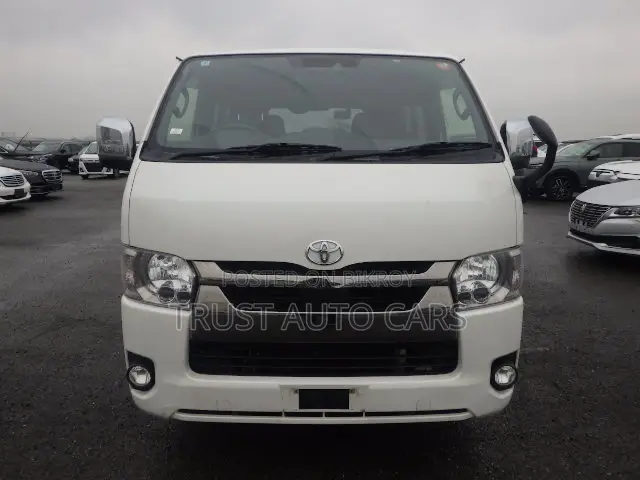Toyota HiAce 2021