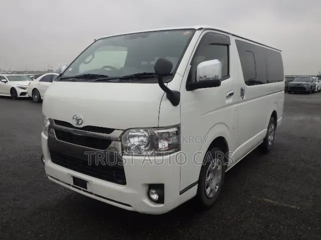 Toyota HiAce 2021