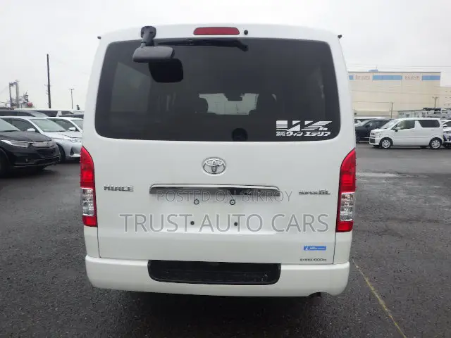 Toyota HiAce 2021