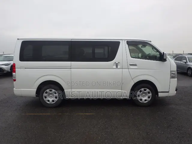 Toyota HiAce 2021