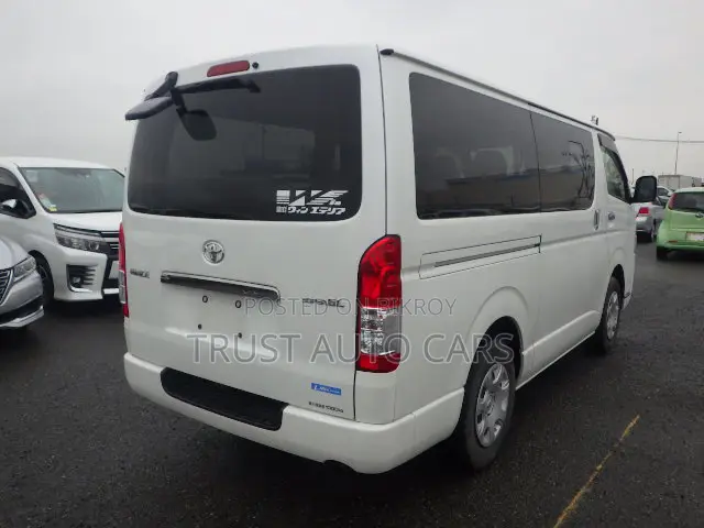 Toyota HiAce 2021