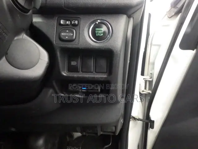 Toyota HiAce 2021