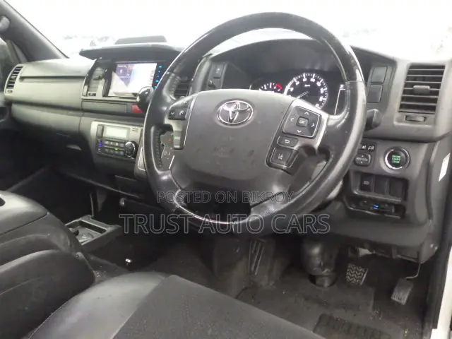 Toyota HiAce 2021