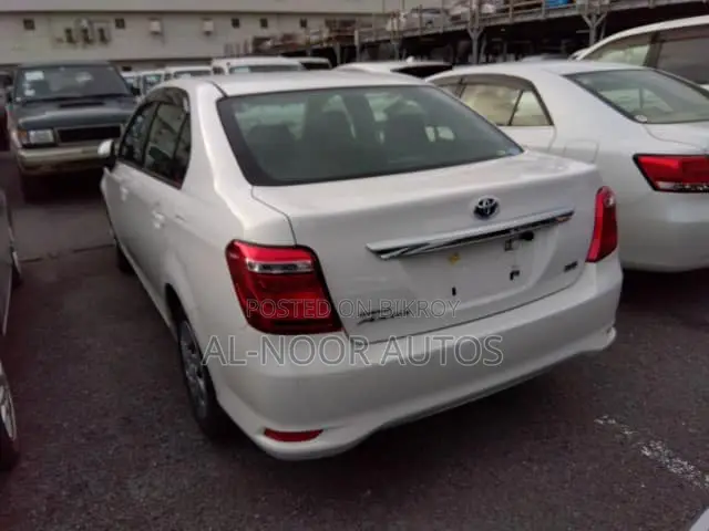 টয়োটা এক্সিও ২০২১ সাদা