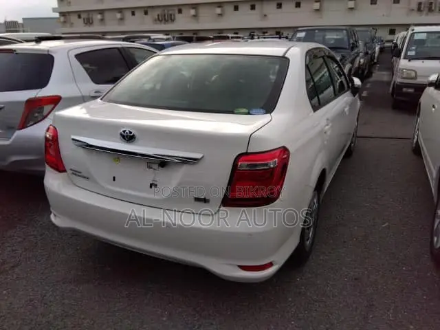 টয়োটা এক্সিও ২০২১ সাদা