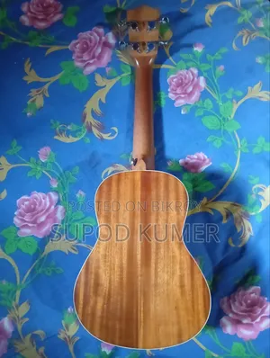 একটি ইউকিলেল ২৪ ইঞ্চি
