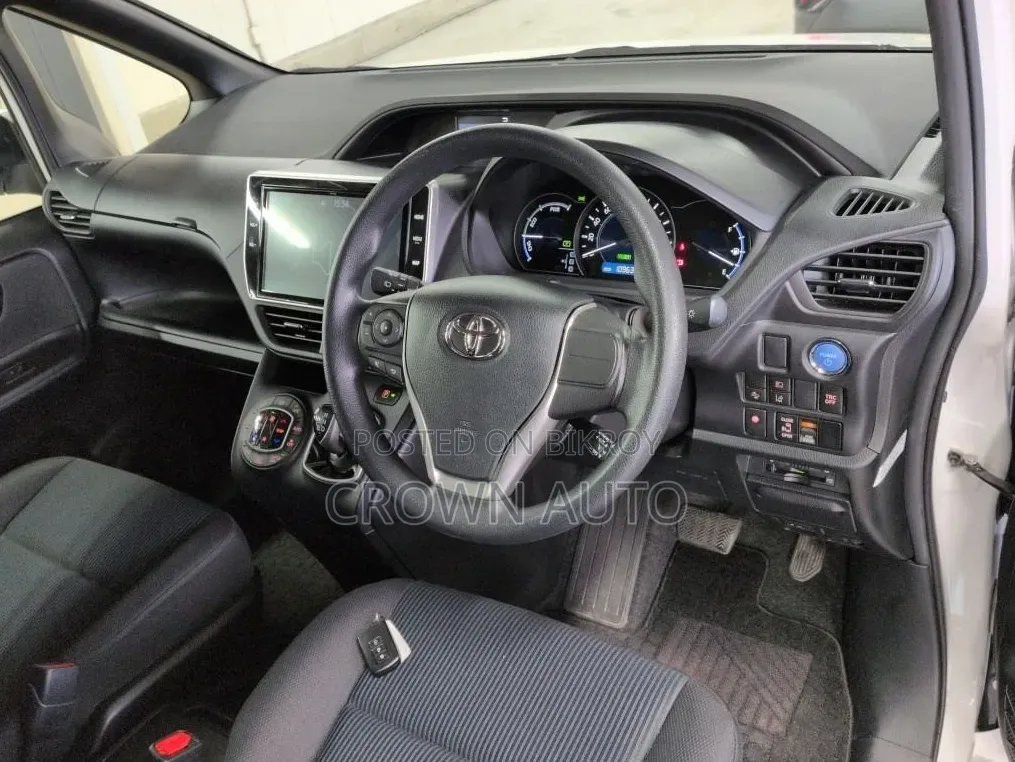 Toyota Noah 2021 Pearl